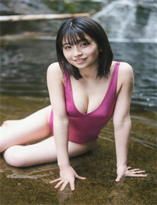 《他抓着她的乳头用力捏了捏》